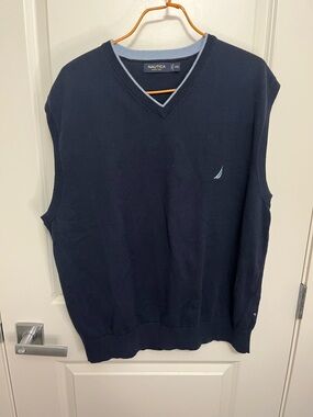 Nautica Men’s Navy V-Neck Sweater Vest in size XXL